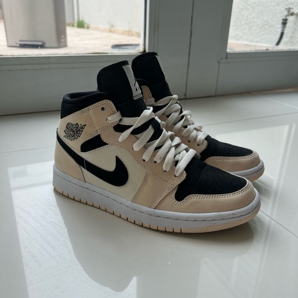 Air Jordan Mid 'Barely Orange'